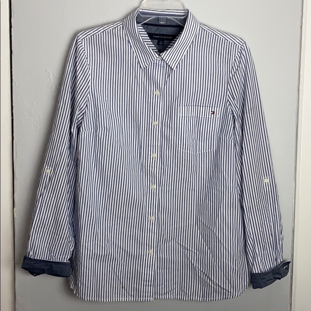 Women Tommy Hilfiger button up shirt/ Size: M